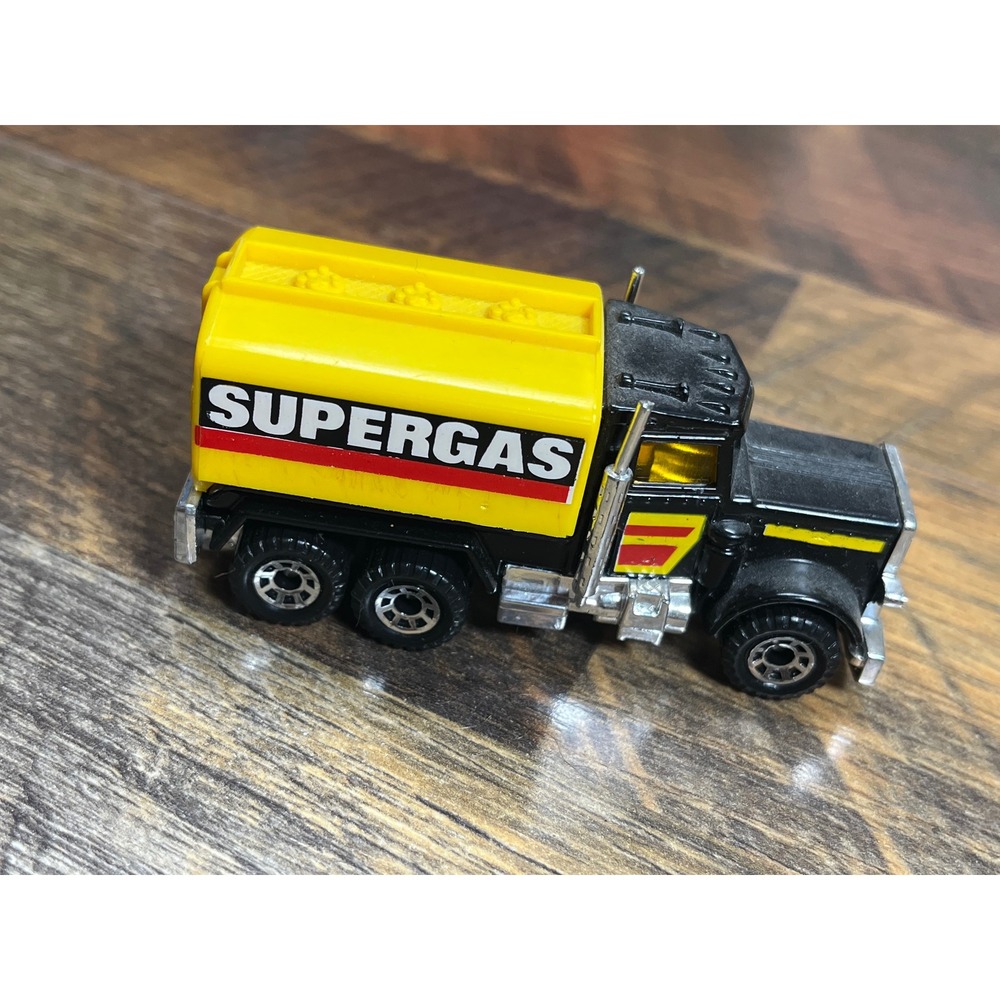 Vintage 1981 Matchbox Peterbilt Supergas Tanker Truck Black Yellow Macau Diecast - Picture 2 of 7